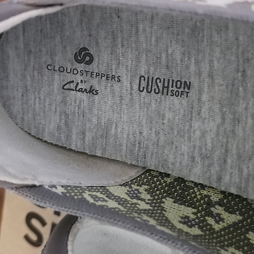 Clarks Women's Gray and Yellow Pattern Flats - Picture 3 of 10